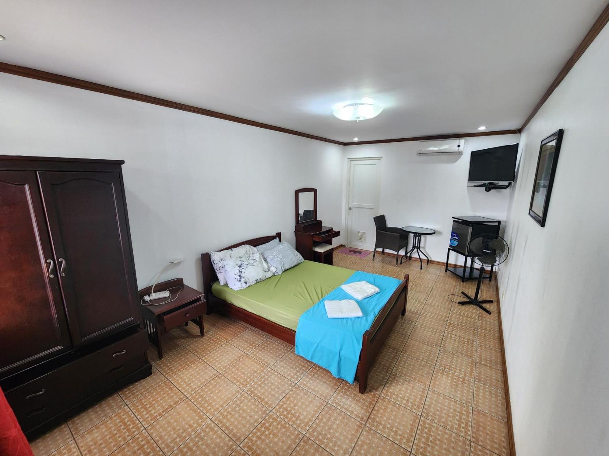 Mb'S Garden Inn Мактан Экстерьер фото